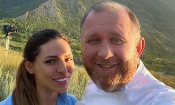 «Костя разрешил?»: 28-летняя жена шефа Ивлева полностью обнажилась для фото