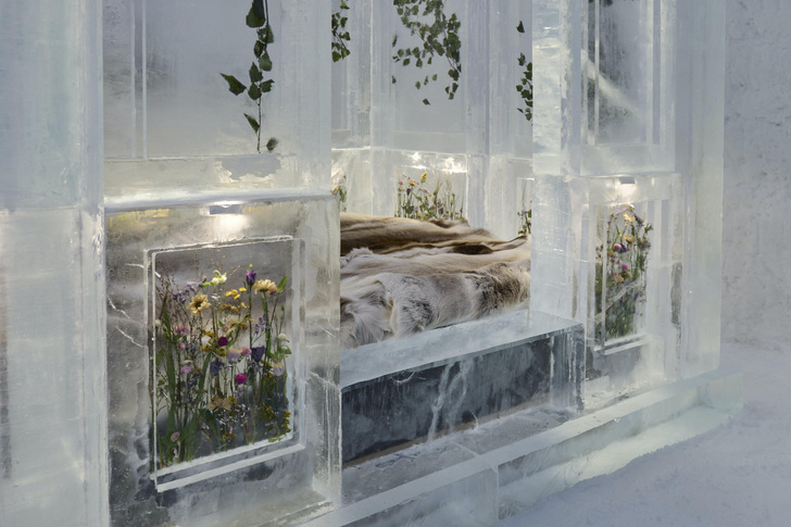 Фото №2 - В ледяном отеле Швеции появился «цветочный» номер
