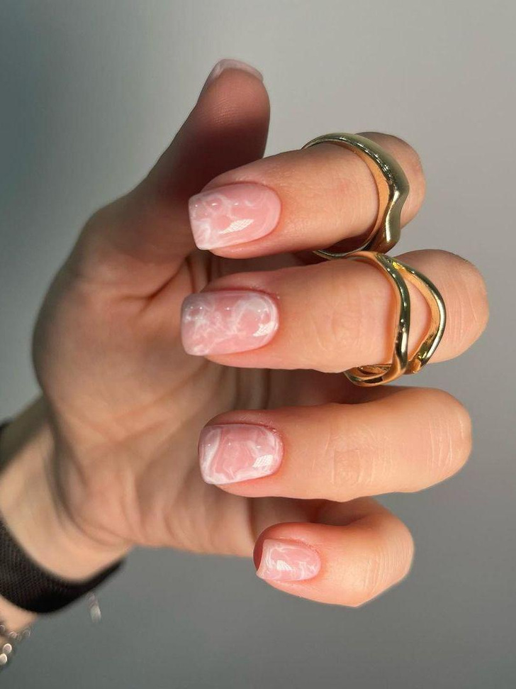 Как сделать разводы на ногтях с помощью гель-лака?