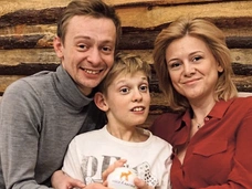 Звезда сериала «След» Евгений Кулаков спасает больного сына