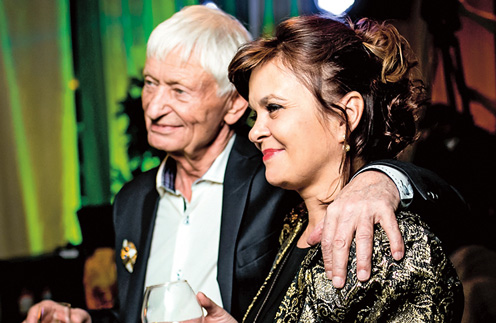 На праздновании 80-летнего юбилея Николай Петрович принимал поздравления вместе с Ниной