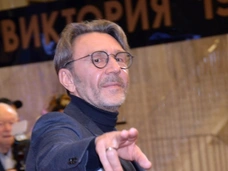 В Швейцарии или Луганске? Где сейчас на самом деле находится Сергей Шнуров
