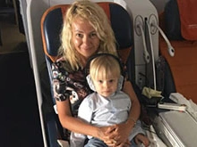 Яна Рудковская подарила сыну Саше малыша