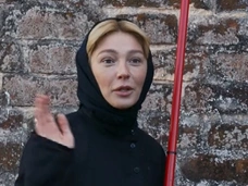 Ивлеева-монашка, продолжение «Короны», новинка от Тима Бертона. Топ-10 сериалов ноября