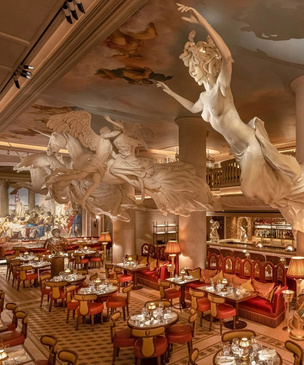 Новый ресторан по проекту Мартина Брудницки — со скульптурами Дэмиена Херста, фресками и античными бюстами!