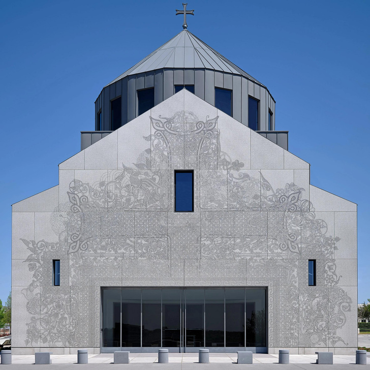 Армянская церковь с фарфоровым фасадом в Техасе