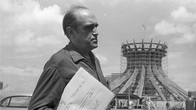 «Гни свою линию»: 116 лет со дня рождения архитектора Оскара Нимейера