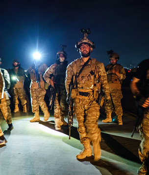 ВС США выложили фото последнего американского солдата, покидающего Афганистан
