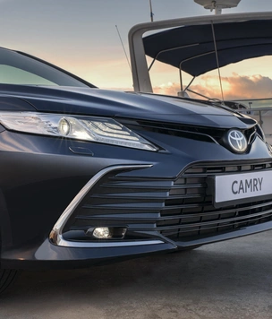 Новая Toyota Camry примчалась в Россию с новыми моторами