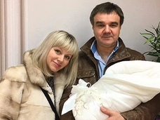 Семья певицы Натали спорит из-за новорожденного малыша