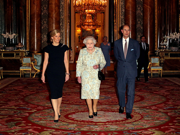 Особый случай: почему младший сын Королевы и ее «любимая невестка» могут покинуть Лондон