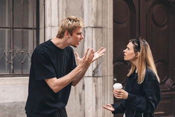 Тест: Умеете ли вы распознавать газлайтинг в отношениях?