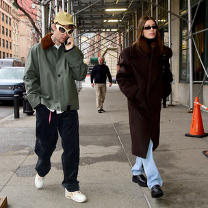 Коричневое пальто и куртка цвета хаки: повторяем парный зимний образ Джастина и Хейли Бибер