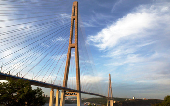 «А вы ноктюрн сыграть смогли бы на вантах этих двух мостов?»: за какими впечатлениями можно и нужно отправиться во Владивосток