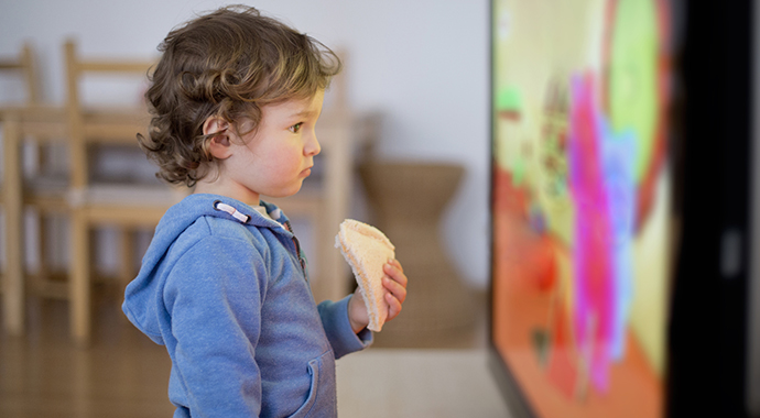 Дети и телевизор: что и сколько смотреть?