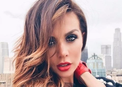 Анна Седокова приучает малыша к светской жизни