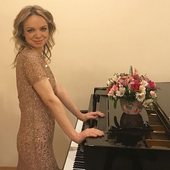 Виталина Романовская говорит, что разочаровалась в Джигарханяне после его публичных обвинений | Источник: Инстаграм (запрещенная в России экстремистская организация)