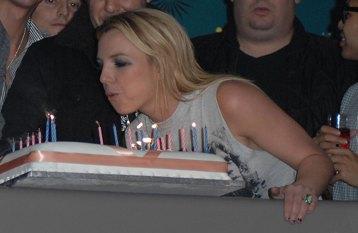 Бритни отмечает свой день рождения в клубе G-A-Y