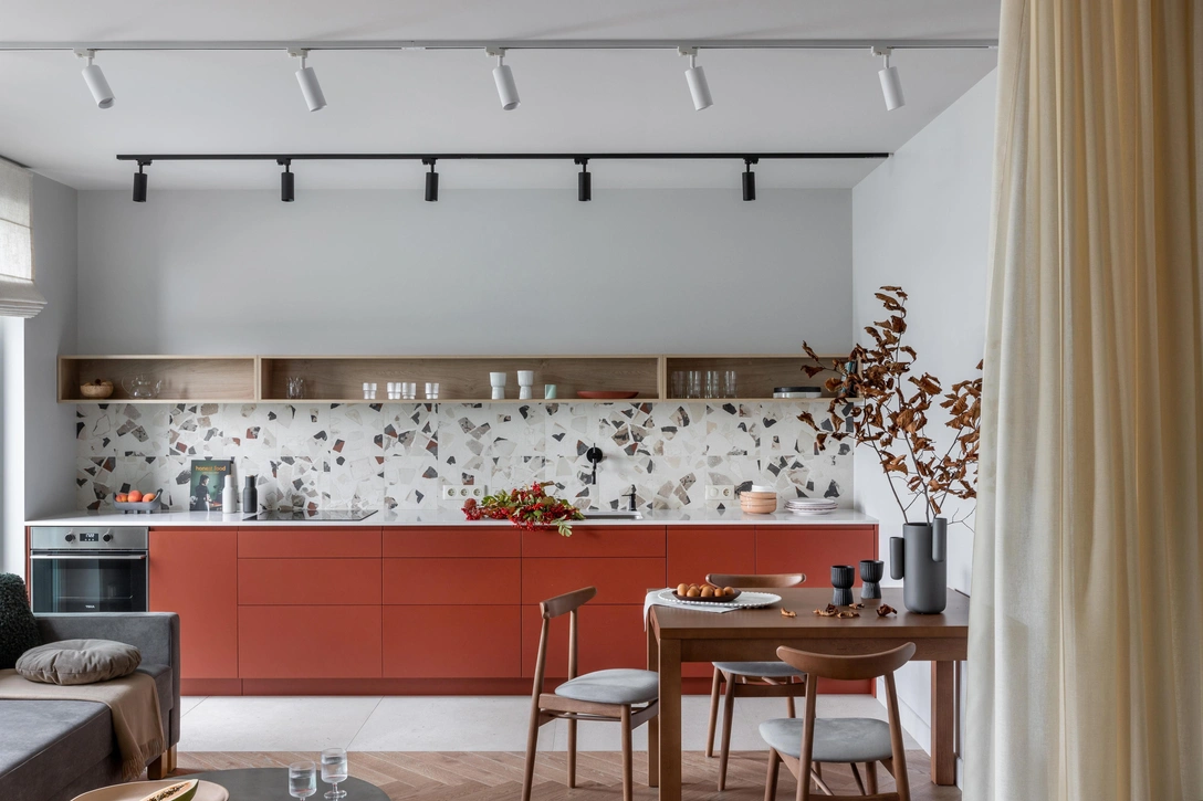 Паркет, Coswick. Краска, Сaparol. Керамогранит, Fioranese. Кухня, BellaCucina. Трековые светильники, Maytoni. | Источник: Сергей Пилипович