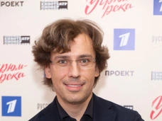 Страстный поцелуй Пугачевой, танцы Баскова и Ивлеева без Элджея: Галкин отметил 45-летие