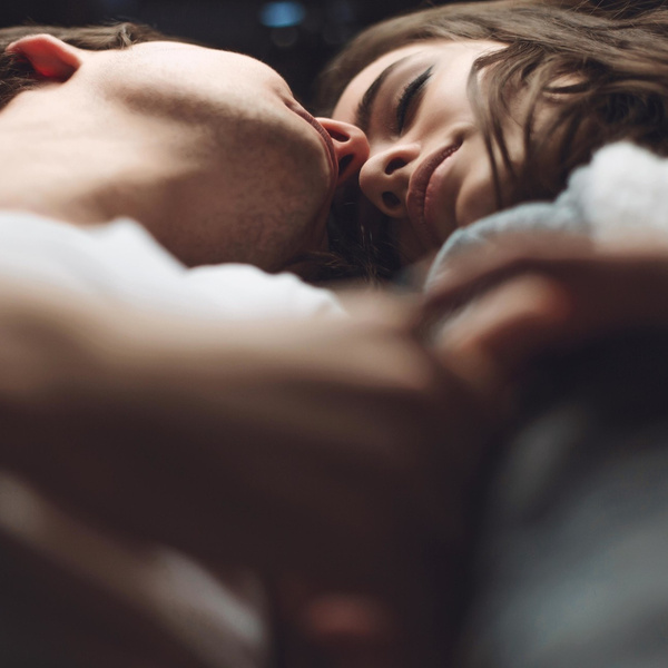 Как целует мужчина, который любит: подсказки из кино | theGirl