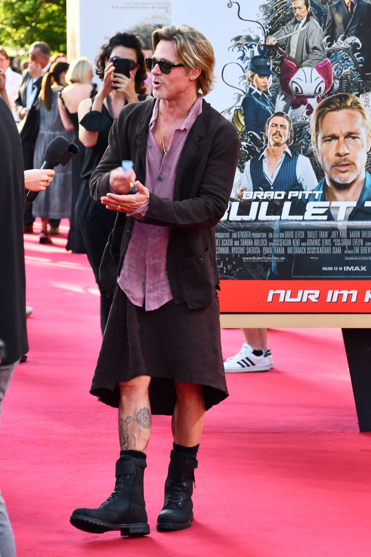 Оскароносный актер Брэд Питт появился на красной дорожке в юбке