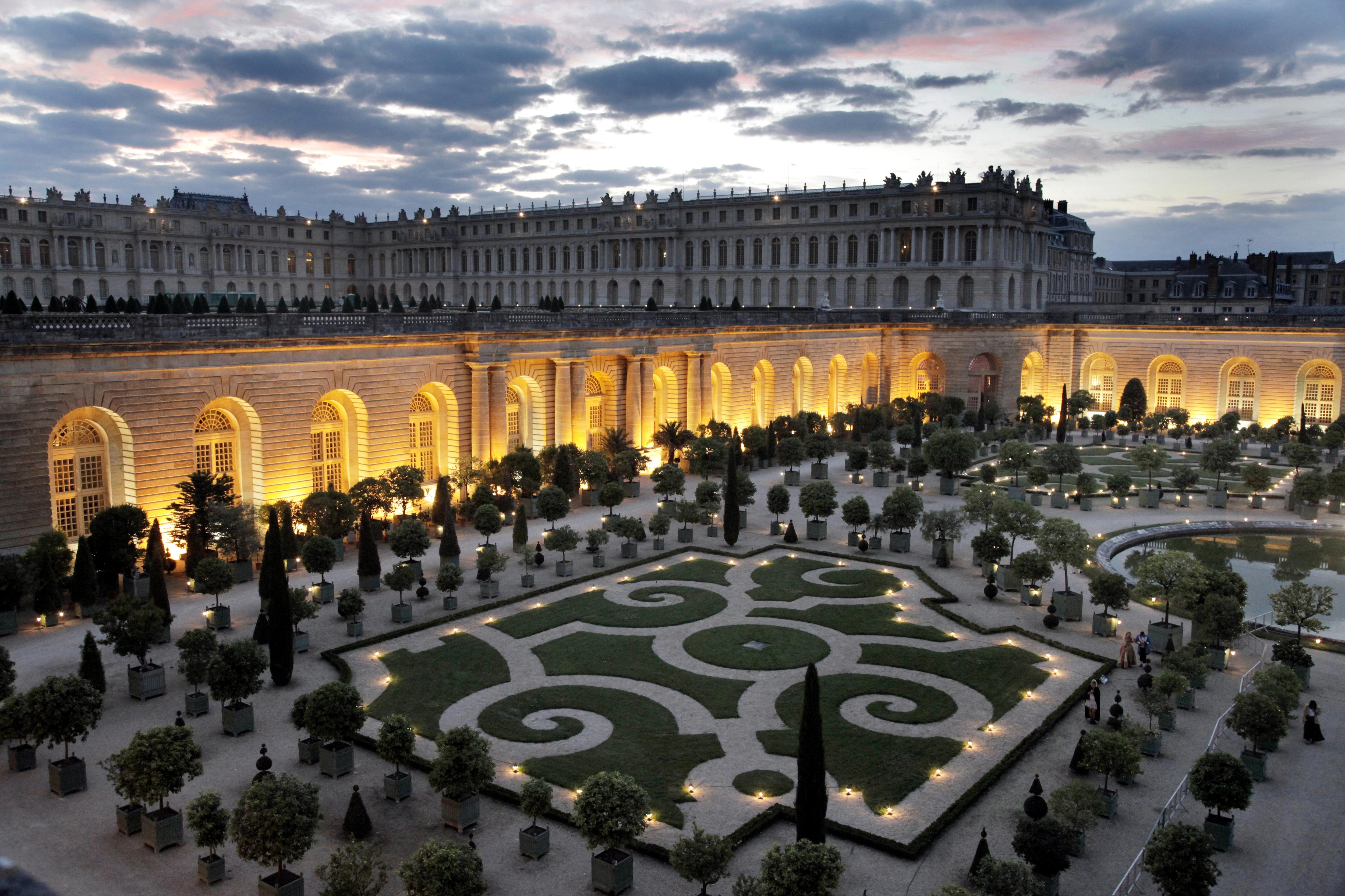 Ночной версаль. Версальский дворец в Париже. Версальский дворец ночью. Франция. Версаль. 2022. Версальский дворец внутри.