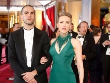 Скарлетт Йоханссон продолжает воевать с мужем за дочь