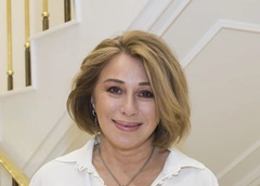 Алена Апина поддерживает общение дочери с любовницей мужа
