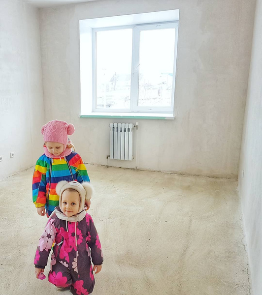 Беременная Мария Адоевцева делает ремонт в новой квартире