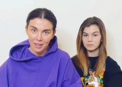 Анна Седокова поздравляет дочь с 18-летием: «Ты уже столько пережила и меняла страны»