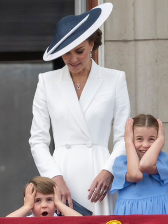 Гнев принца: страдания маленького Луи на дворцовом балконе стали мемом (королева не одобрила)