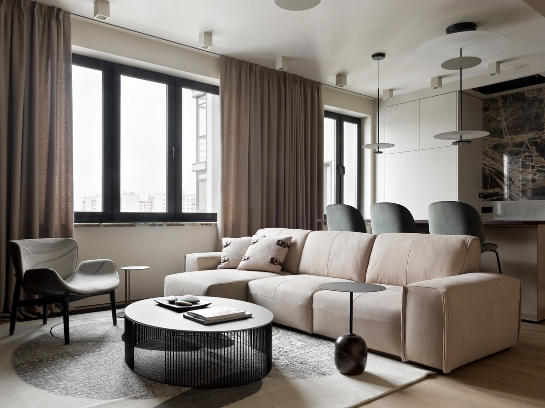 Гостиная. Диван, Ditre Italia. Столик, Tonin Casa. Кресло, Baxter. Шторы, AS Textile. Ковер, Dovlet House. | Источник: Сергей Красюк стиль: Дарья Соболева