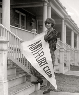 История одной фотографии: женщины против флирта, март 1923