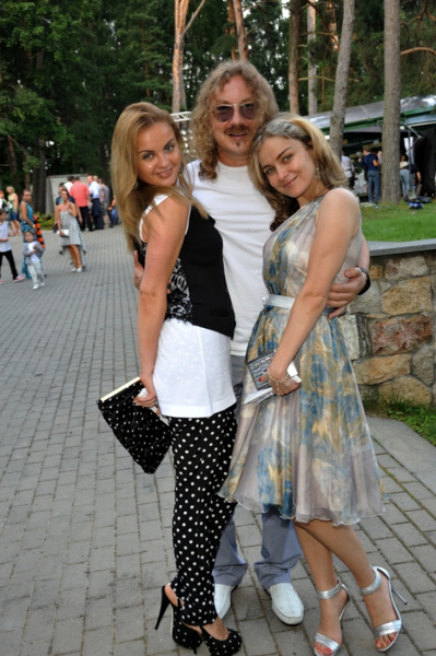 Игорь Николаев с женой и старшей дочерью