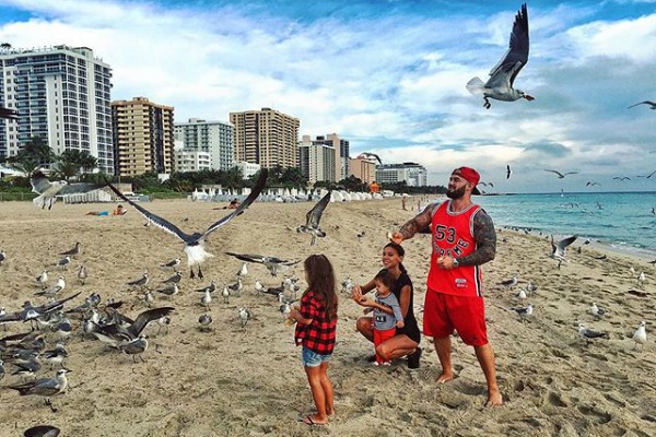 Рэпер вместе с семьей проводит время в Майами