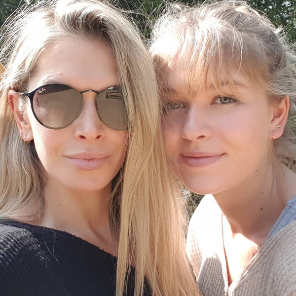 Брежнева поделилась селфи со старшей дочерью