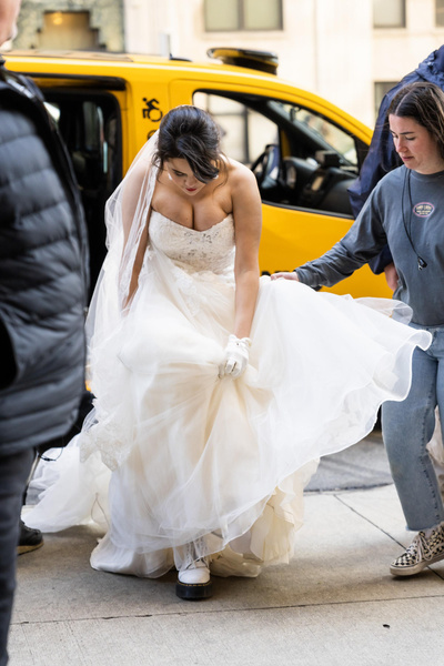 Располневшая Селена Гомес примерила свадебное платье — вы будете в шоке от изменений ее тела