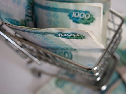 Высокими темпами, с учетом инфляции. Минтруд предлагает увеличить МРОТ в России на 2352 рубля