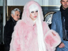 Леди Гага покупает шубы в Москве