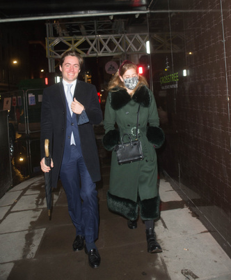 Редкое фото: принцесса Беатрис и ее муж гуляют по городу как обычные лондонцы