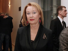 Лариса Удовиченко дома — актрисе сделали операцию на позвоночнике