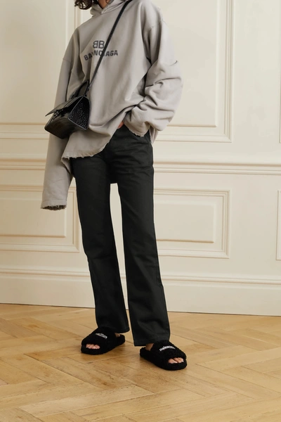 Джинсы BalenciagaЦена: 41 857 руб.Где купить: net-a-porter.com