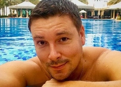 Чуев оказывает знаки внимания «клону» Африкантовой