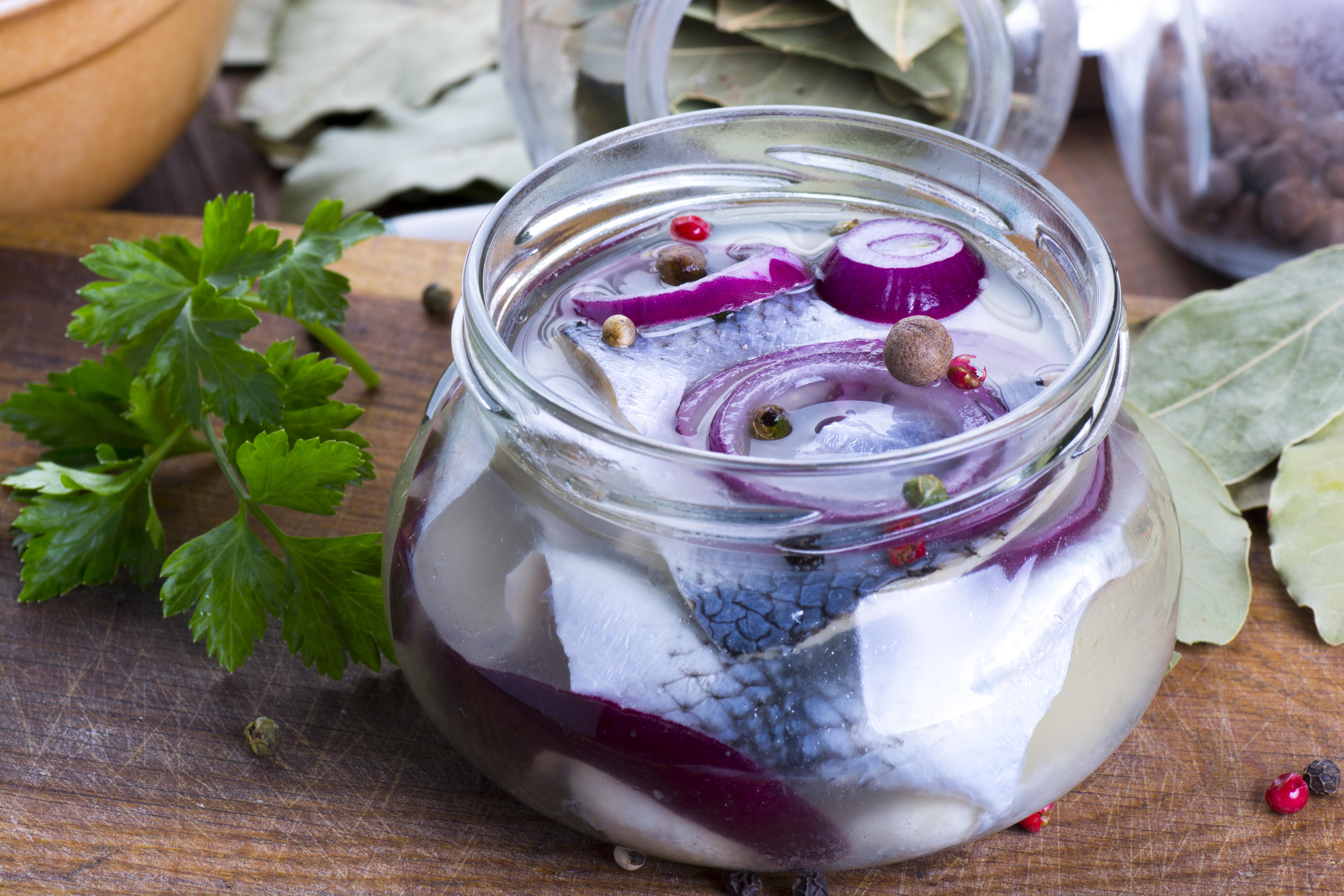 Маринованная селёдка с луком и уксусом — пошаговый рецепт с фото