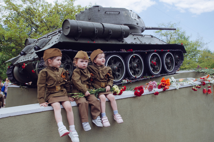 Стоит ли «наряжать» ребенка на День Победы в военную форму: мнения родителей