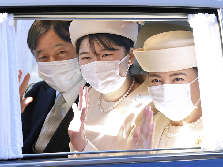 Платье из сказки и жемчуг: самый нежный королевский дебют — показывает единственная дочь императора Японии