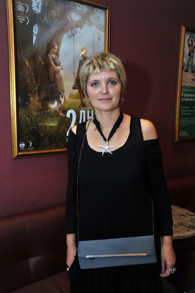 Фото №3 - Заказывает ужин, делает ингаляцию: Дуня Смирнова рассказала о жизни на шее Чубайса