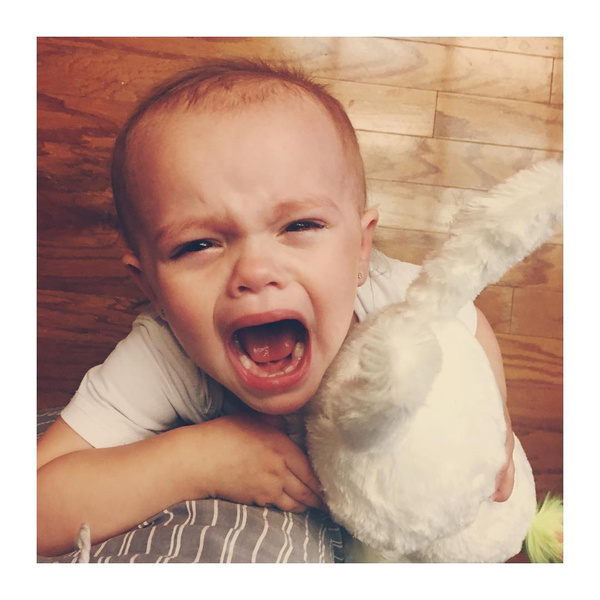 Почему ребенок плачет - фото