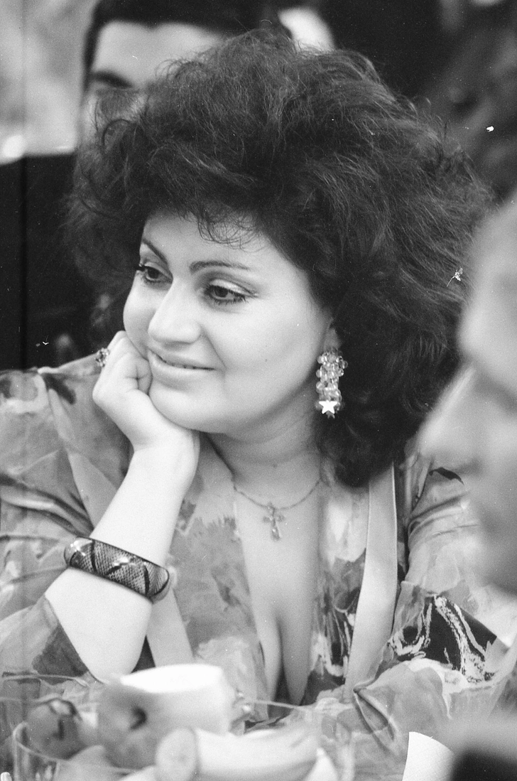 Жігіт желіде үлкен әйелді трахает